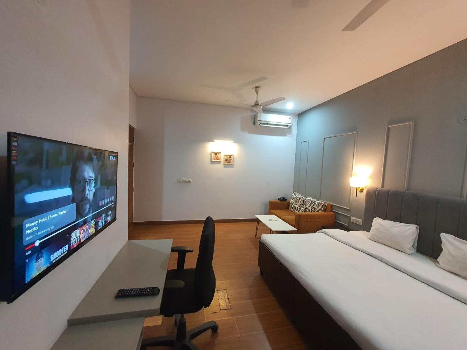 Mallenzo Suites Dlf Phase 1 古尔冈 外观 照片